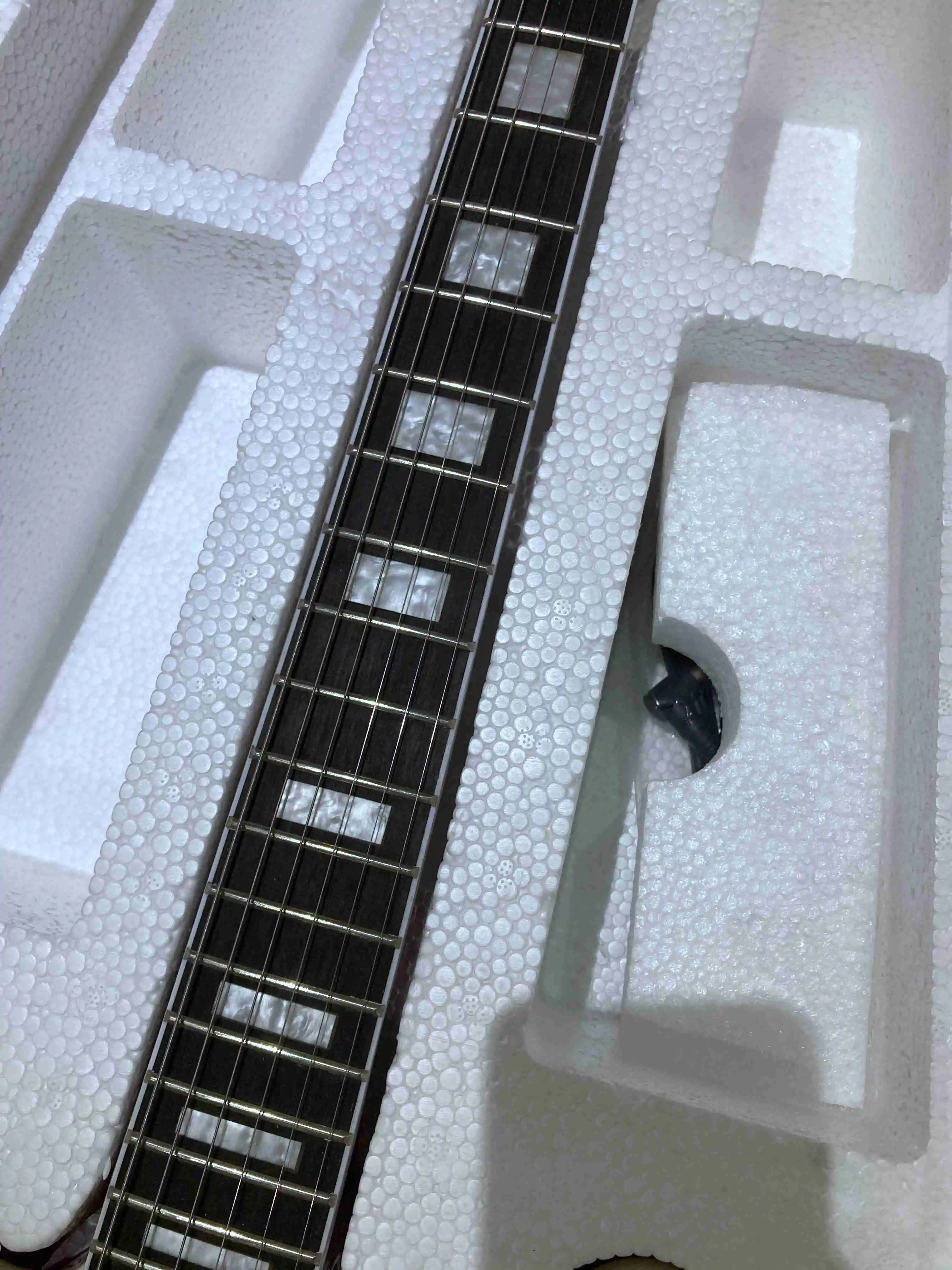 Custom shop электрогитара с красным борным кленовым верхом e. S. 33 5 красной отделкой и