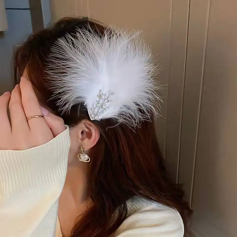 

White pearl feather hairpin is super fairy sweet and lovely hairy duck beak clip antique Hanfu clip hair ornamen free shipping