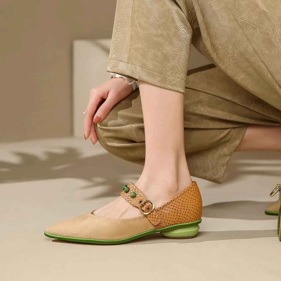 

Женские туфли на низком каблуке, из натуральной кожи, с пряжкой