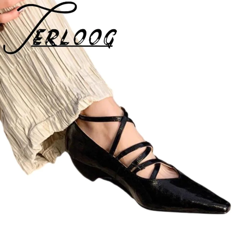 Туфли на каблуке с острым носком. Новые сандалии 2024. Тенденция дизайнерской обуви