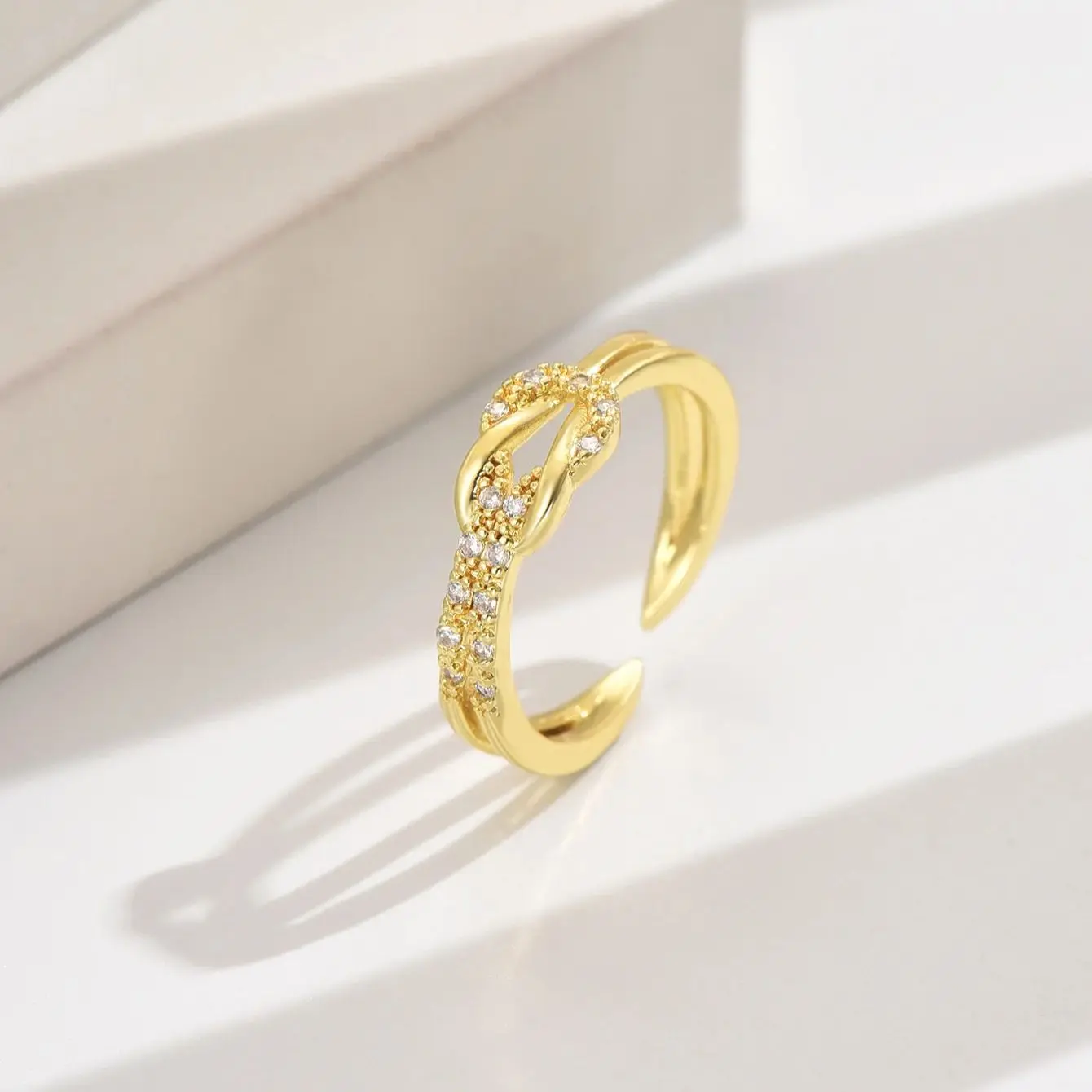 Полое Кольцо Poulisa С Геометрическим Рисунком И Кубическим Цирконием Модные Медные