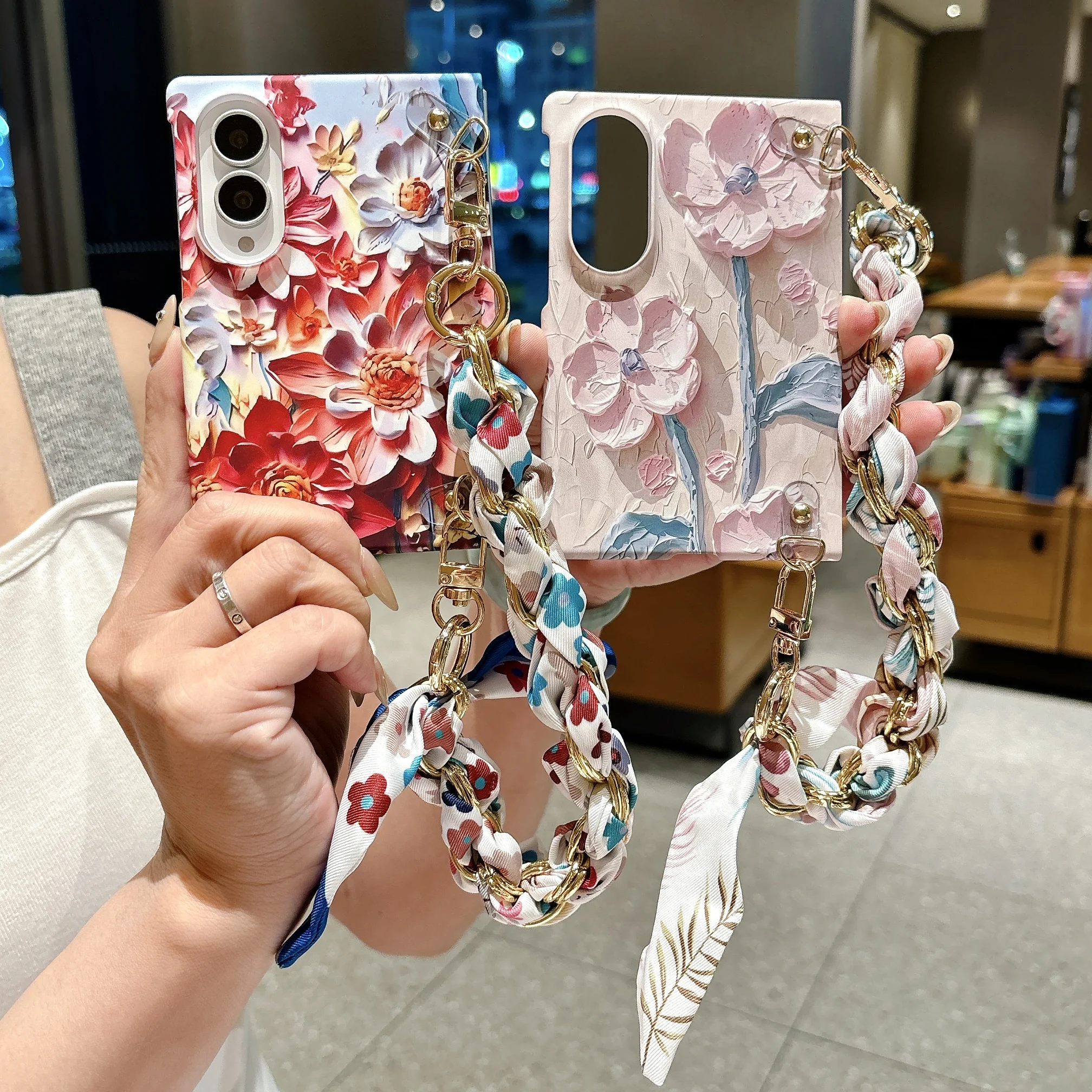 Фото Противоударный чехол-накладка для Samsung Z Fold 8 с рельефным цветочным рисунком в стиле масляной живописи, с ремешком и удобной ручкой, тонкий, портативный №3