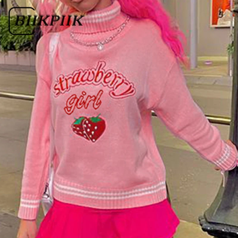 

Женский трикотажный пуловер с воротником-стойкой и надписью