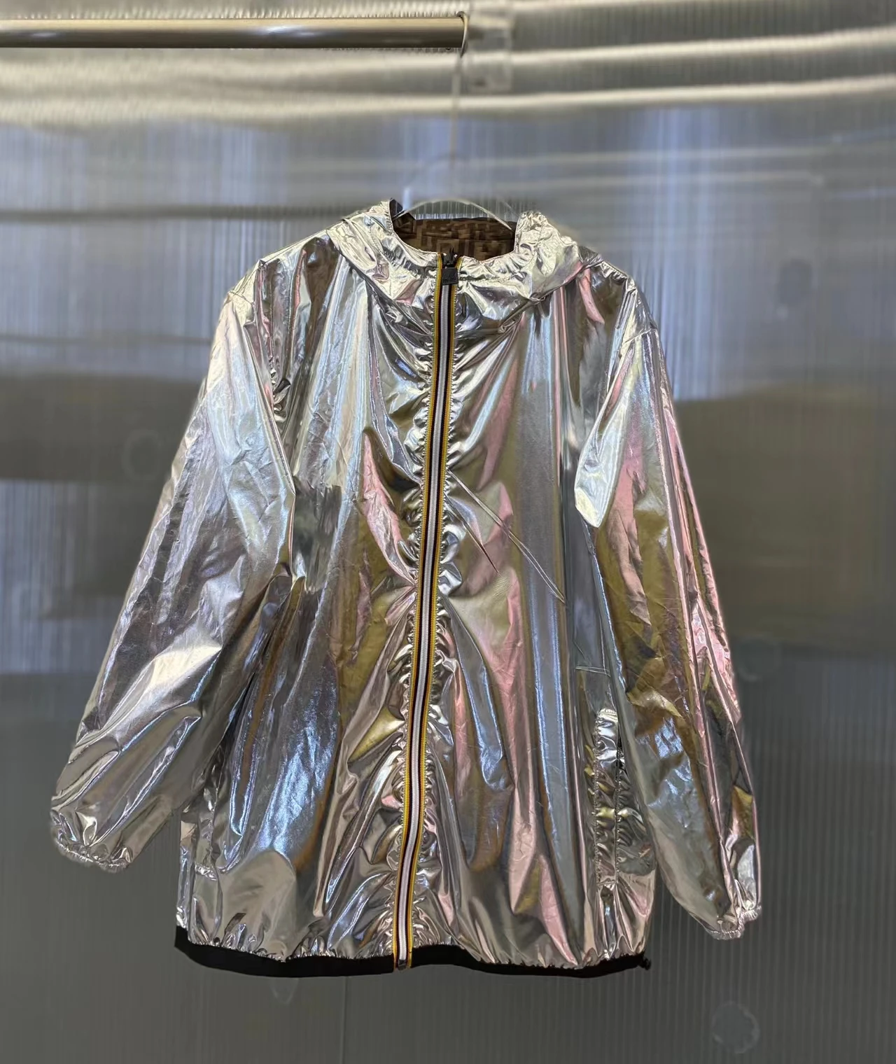 

Женский плащ с капюшоном, двусторонний Классический плащ с принтом F и металлическим блеском, модель 2022 на лето, 160