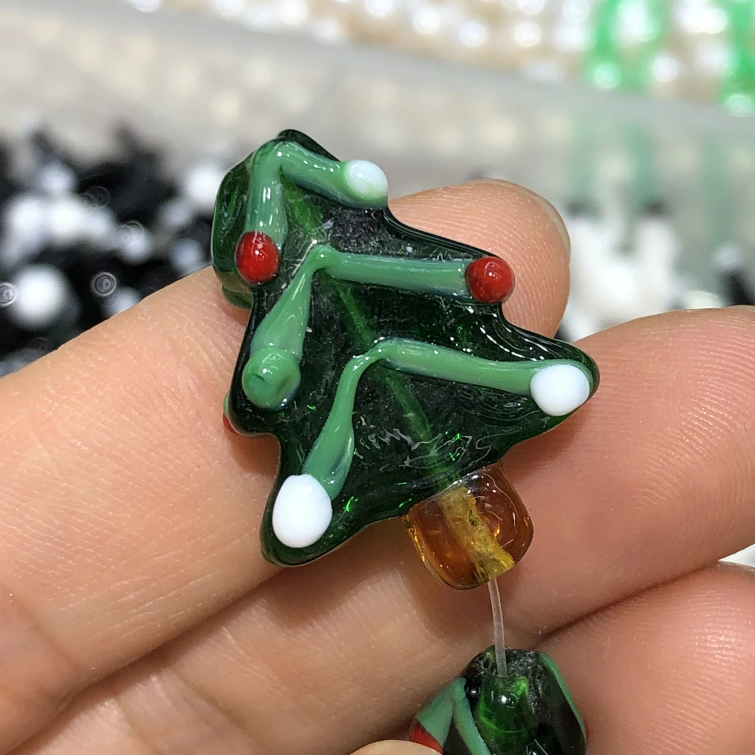 Стеклянные бусины в форме рождественской елки 21 х24 мм