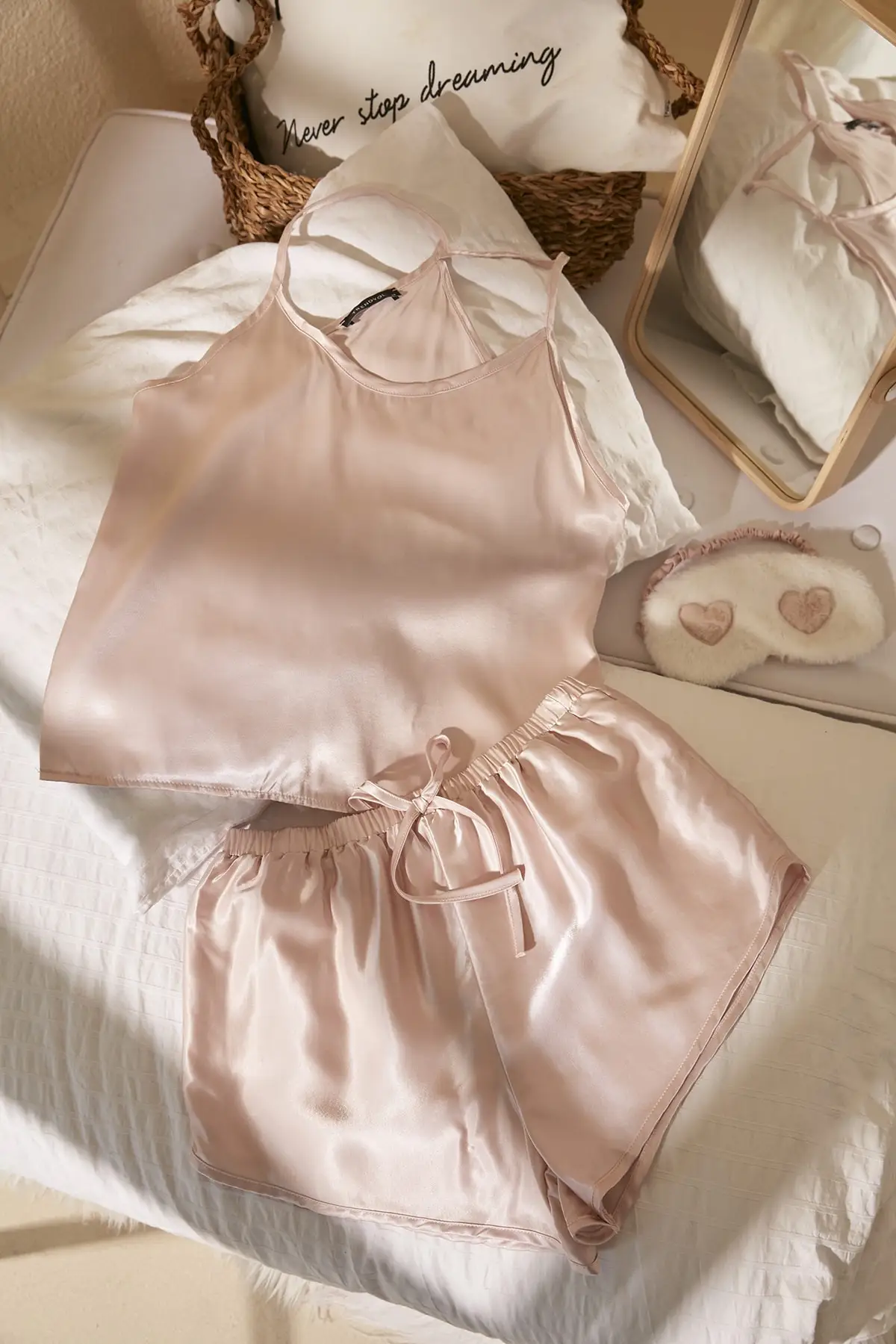 

Trendyol V-Neck Satin Pajamas set THMSS20PT0243