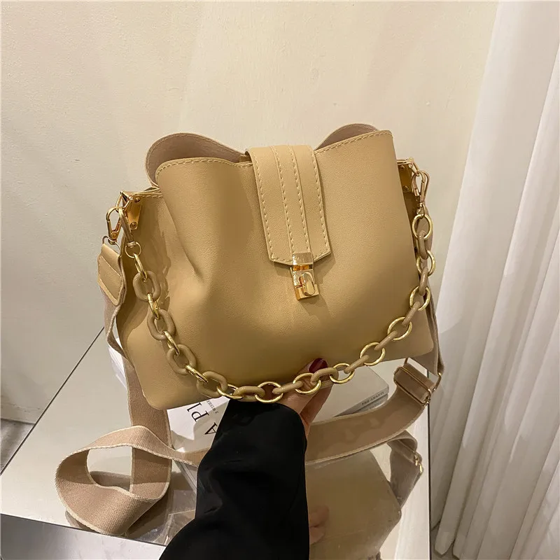 

Large capacity wide shoulder strap Single Shoulder Bag Fashion bucket bag new fashion chain portable messenger underarm bag