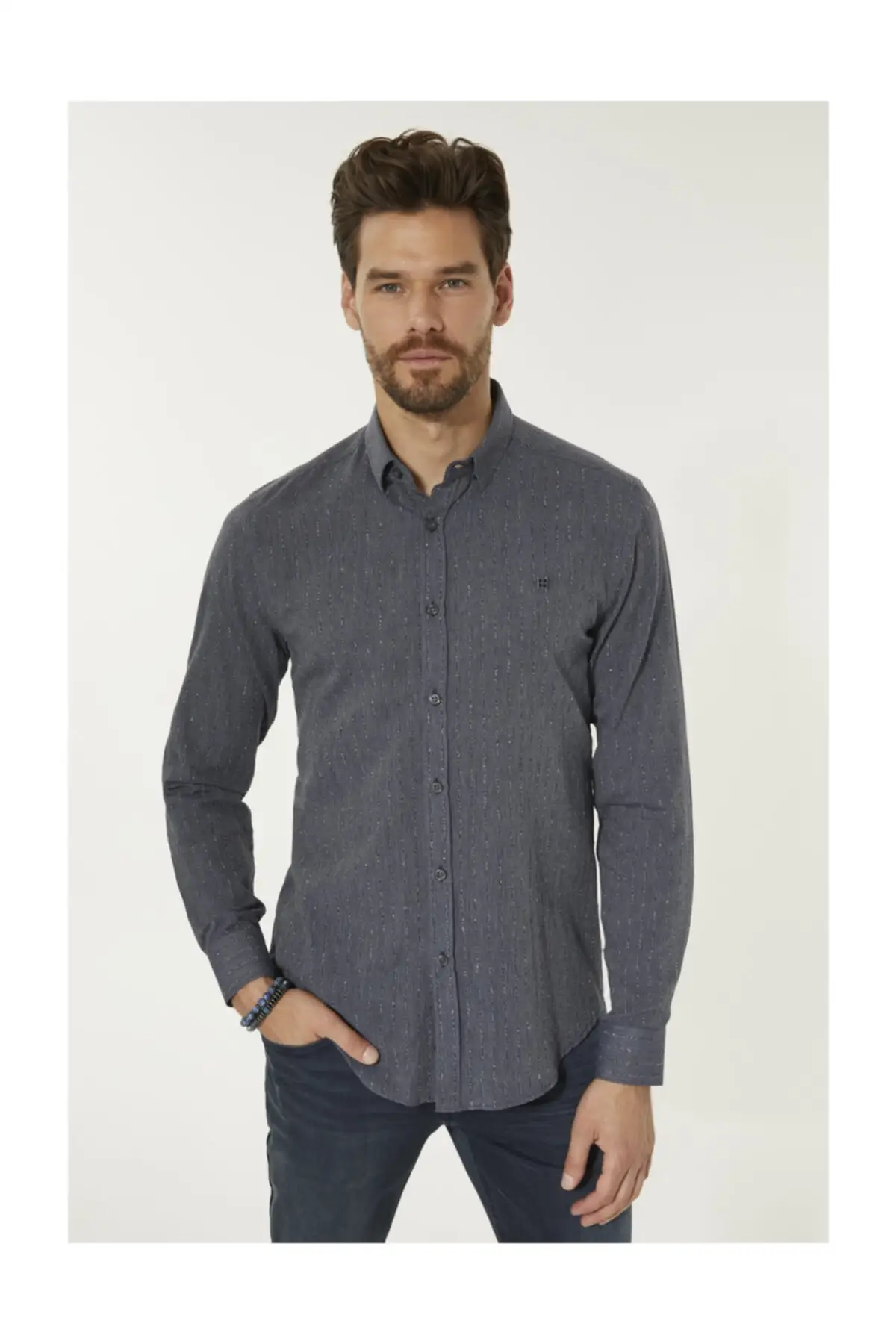 

Мужская приталенная рубашка цвета индиго в полоску с английским воротником