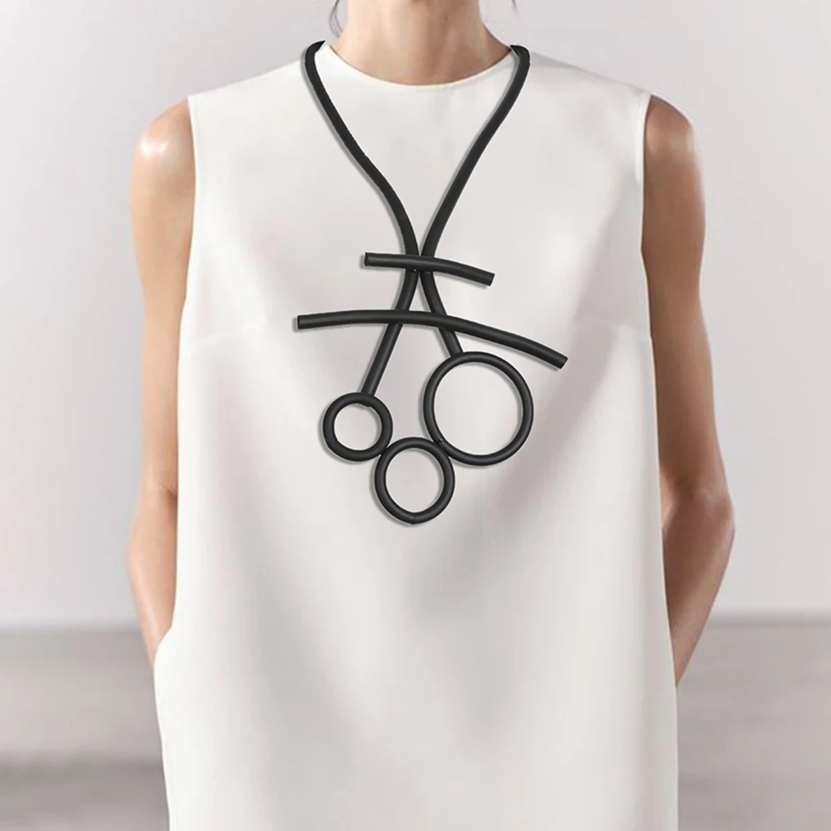 Новое готическое черное геометрическое дизайнерское круглое резиновое ожерелье