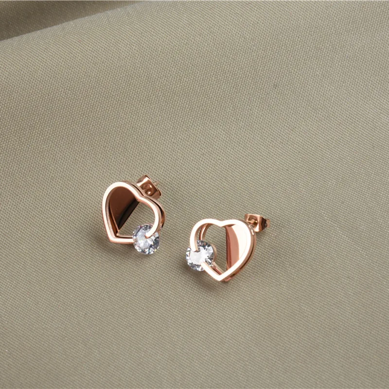 

2022 Fashion New Korean Cute Earrings Heart Clip Diamond Titanium Steel Rose Gold Stud earrings for Women's Jewelry Gift