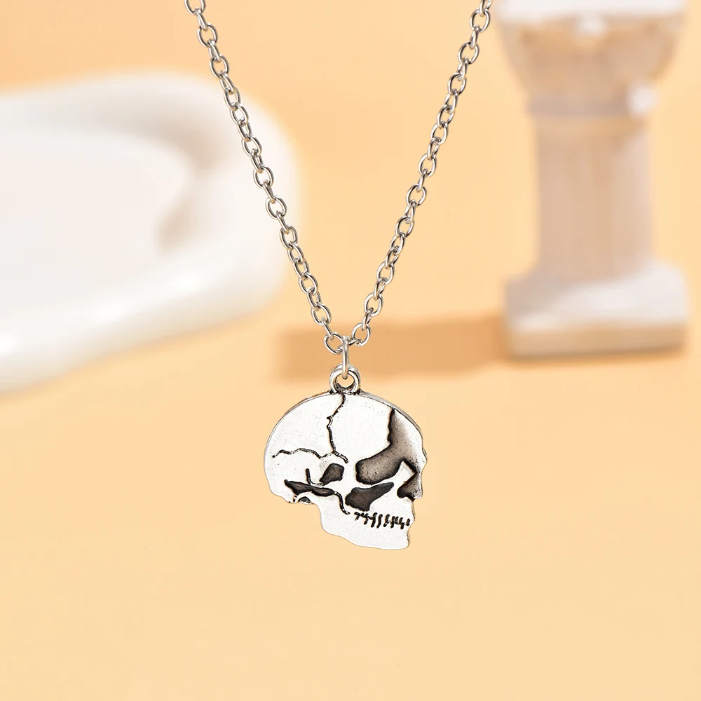 

Gothic Broken Skull Pendant Necklace for Women Men Female Vintage Silver Color Necklace Ethnic Style Dark Jewelry
