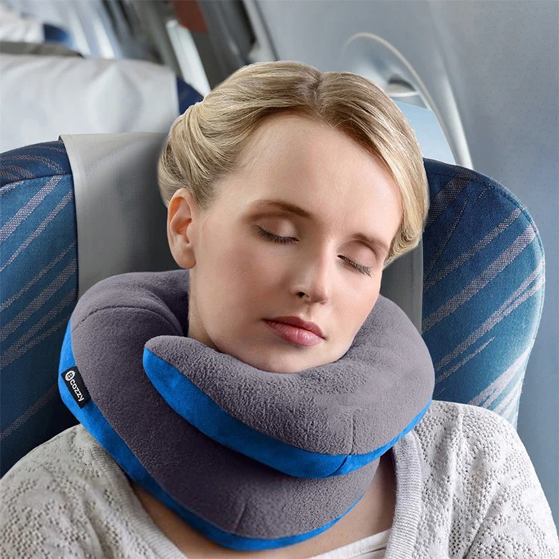 Travel подушки. Подушка для путешествий. Подушка для путешествий в самолете. Подушка для сна в самолете. Подушка под шею для путешествий.