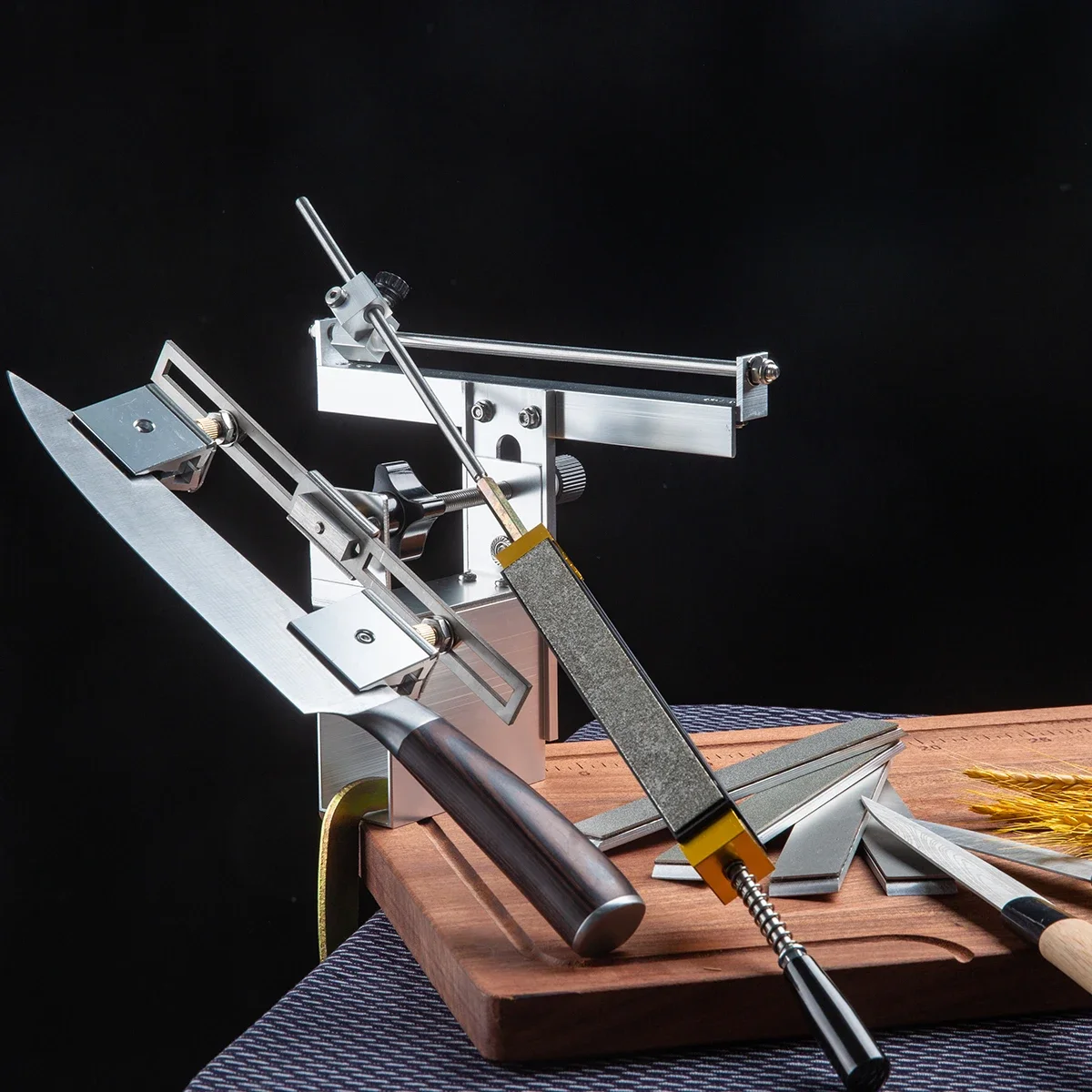 Точилка для кухонных ножей с фиксированным углом двойными зажимами 360 градусов