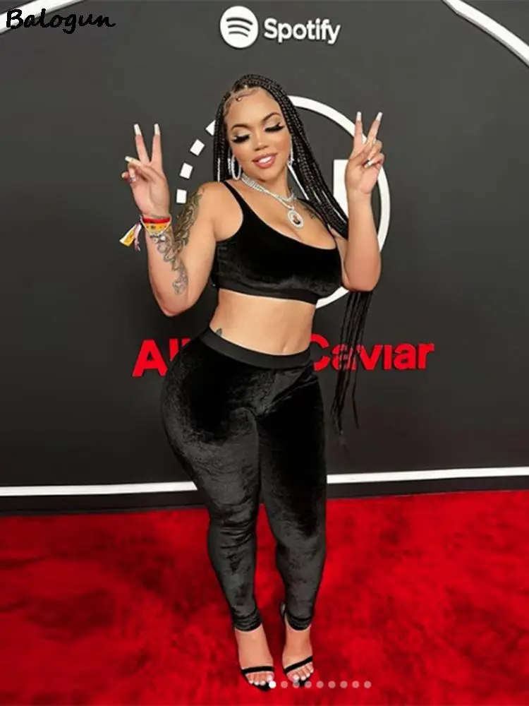 

Комплект из двух предметов: Топ без рукавов и брюки