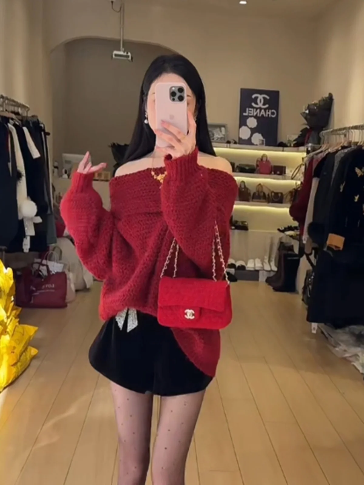 Новогоднее новогоднее пальто Armor Красный яркий шелковый свитер с открытыми