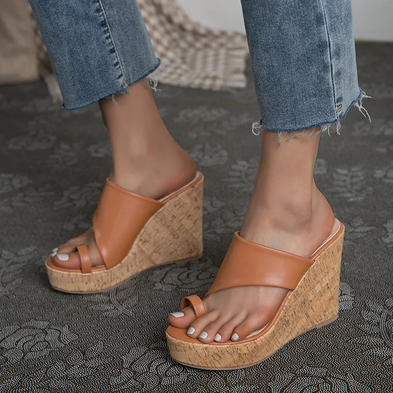 

Summer New Large Size Women's Shoes Fashion Wear Slippers Thick Soled Slope Heel Muffin Sandals Women Wedge Heel Flip Flops