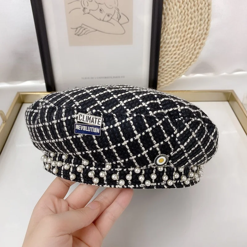 2023 New Grid Pearl Beret Fashion Brand Slyte Letter C Badge Pin Winter and Autumn for Woman