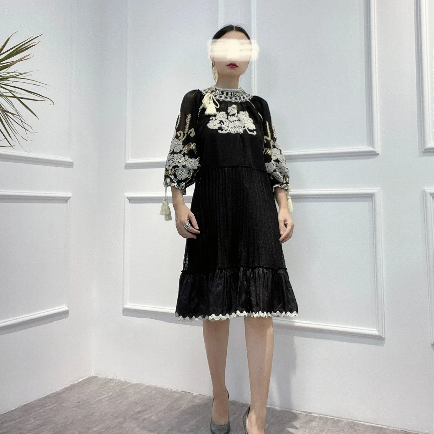 

2022 Female Elegant Top Quality White Digital Floral Embroidery Frill Ruffle Tassel Knee-length Black Pleat Dress