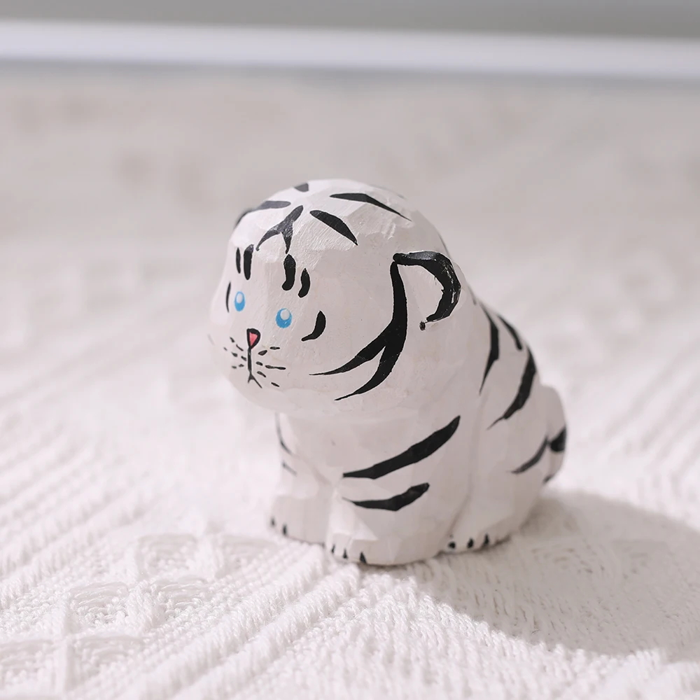 

Деревянная статуэтка тигра