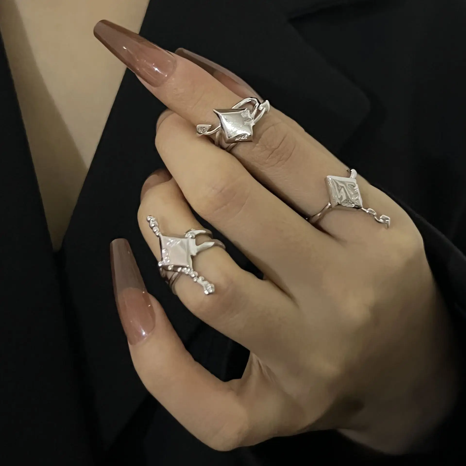 Женское геометрическое кольцо с квадратным кристаллом дизайнерское нишевое