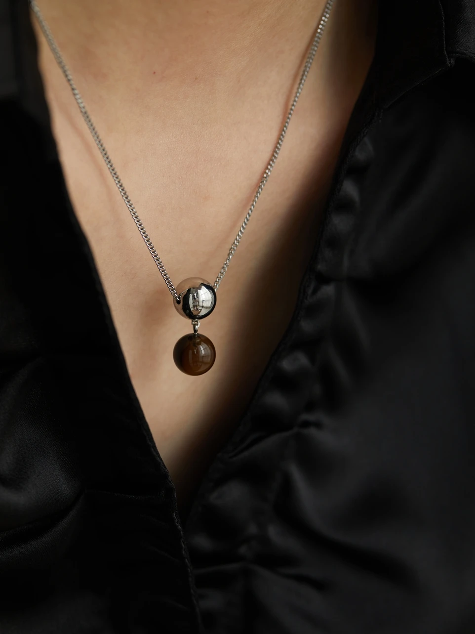 

Amber-Yellow Glass Color Matching Ball Clavicle Necklace
