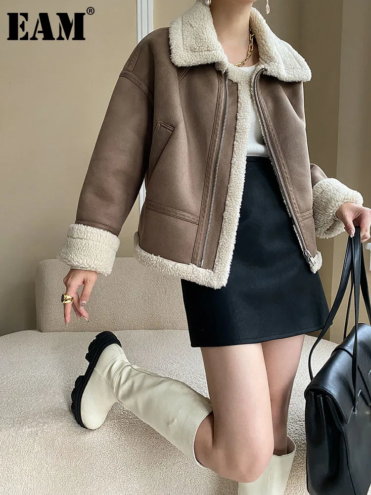 

[EAM] Brown Color-block Pocket Thick Leather Fur Jacket New Lapel Long Sleeve Women Coat Fashion Tide Autumn Winter 2023 1DF3336
