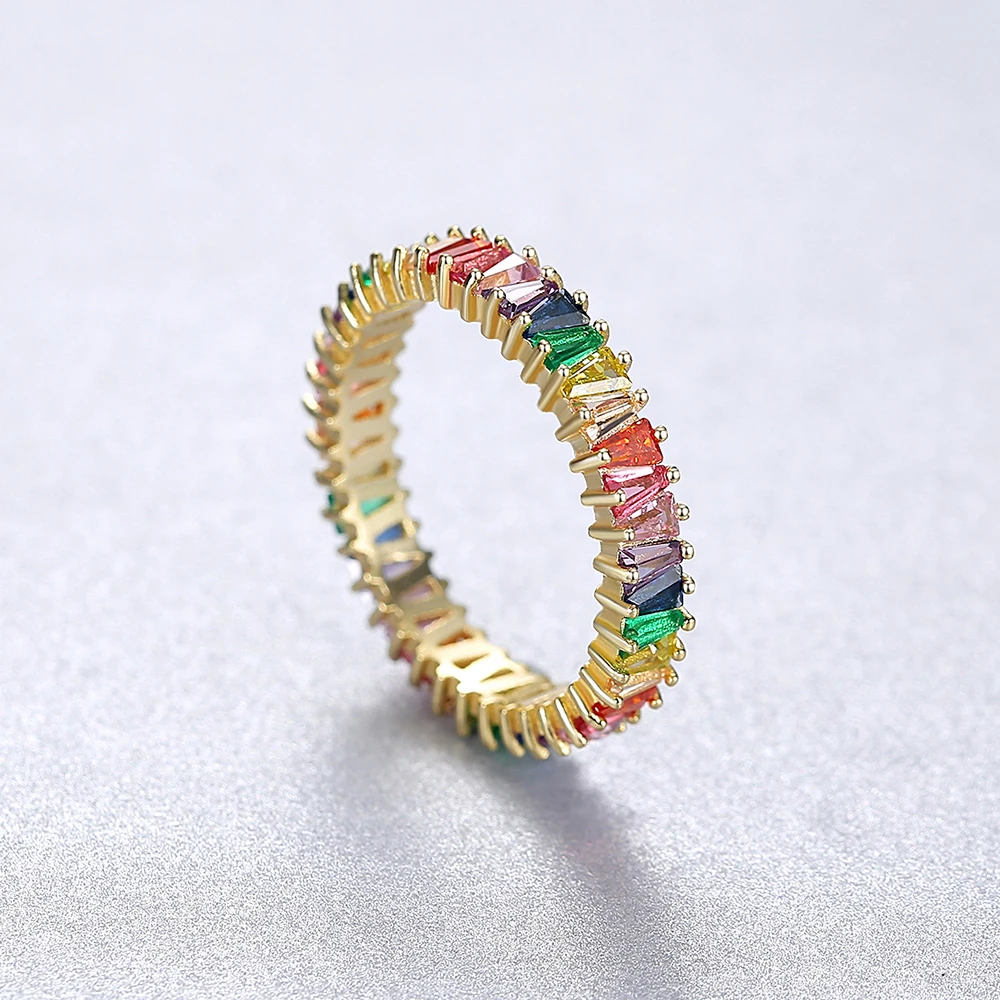 Женское кольцо из серебра 925 пробы с фианитом |