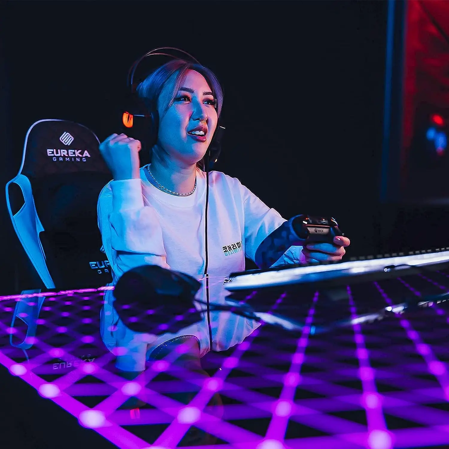 

LED Gaming Desk, Music Sync Lights Up Tempered Glass Desktop, 43" GTG I43 Home Office Computer Table W Controller 4 USB Cha