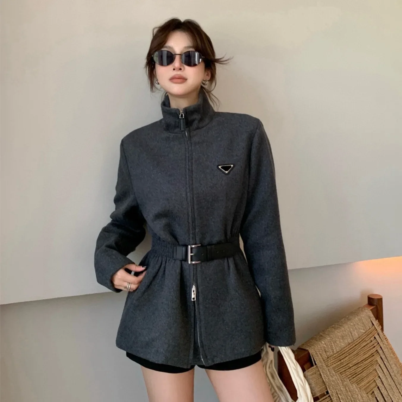 Осень/зима новый треугольный знак эластичная талия кожаный ремень с лацканами