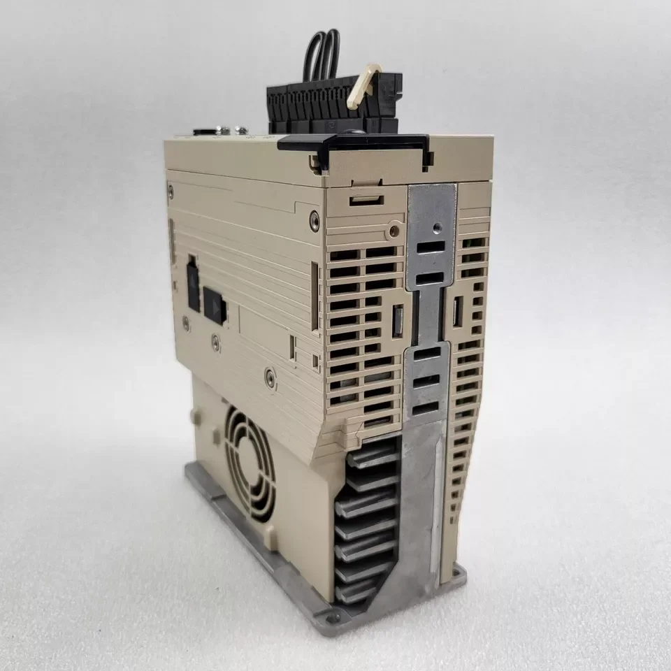 Новый телефон с серводвигателем SGDV7R6A01A