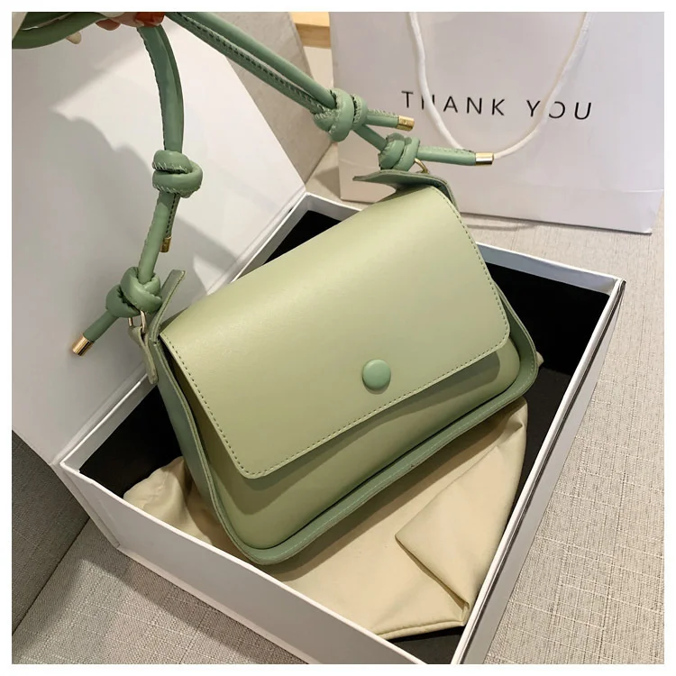 

French minority bag women's 2022 spring and summer new fashion versatile messenger bag high texture fashion one shoulder armpit