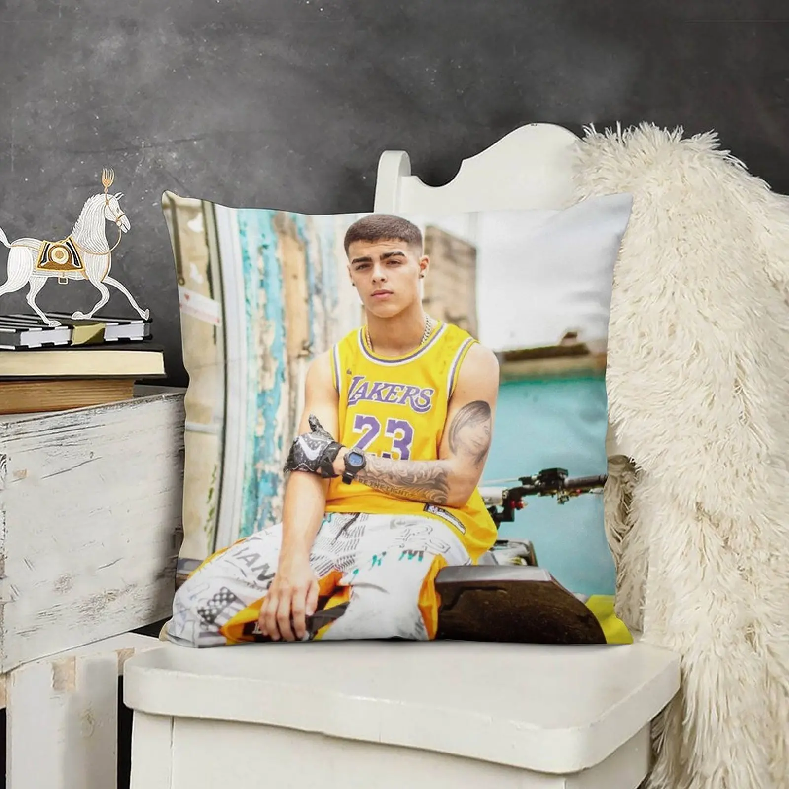 Желтая футболка LUNAY декоративная подушка эстетическая