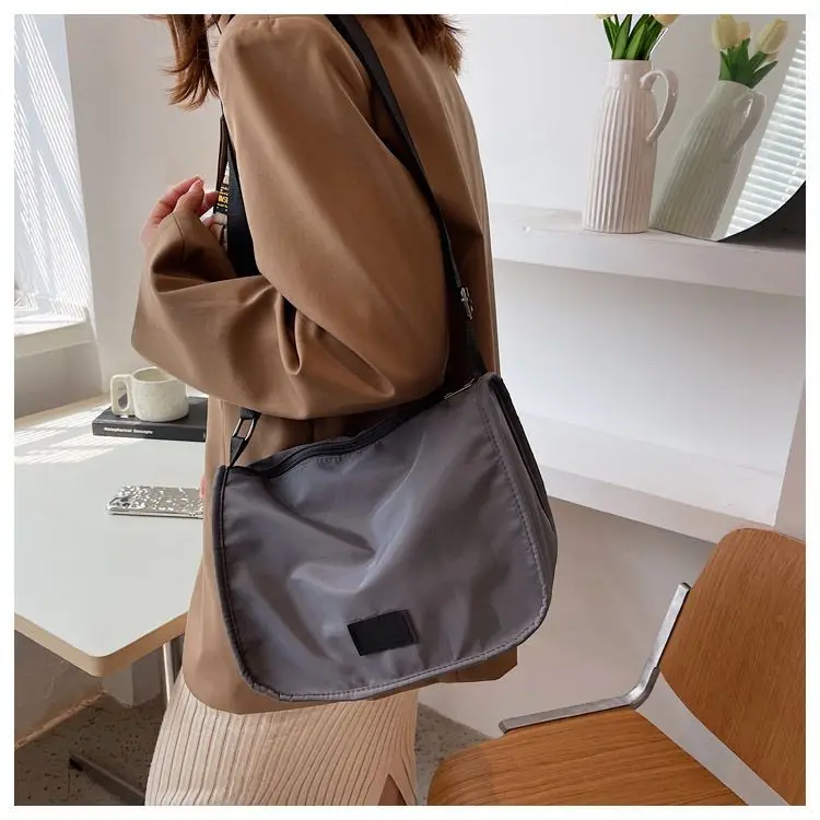 

Harajuku Messenger Bag New Summer Wide Shoulder Strap Versatile Commuter Bag Unisex Crossbody Shoulder Bag