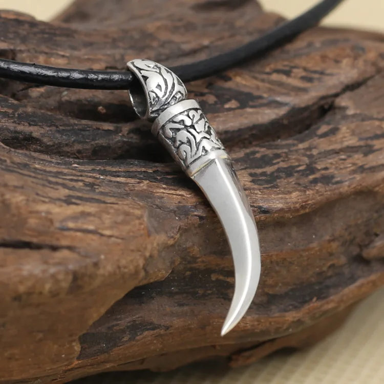 

Manufacturers Wholesale S925 Sterling Silver Jewelry Retro Thai Silver Small Personality men's Tiger Teeth Pendant