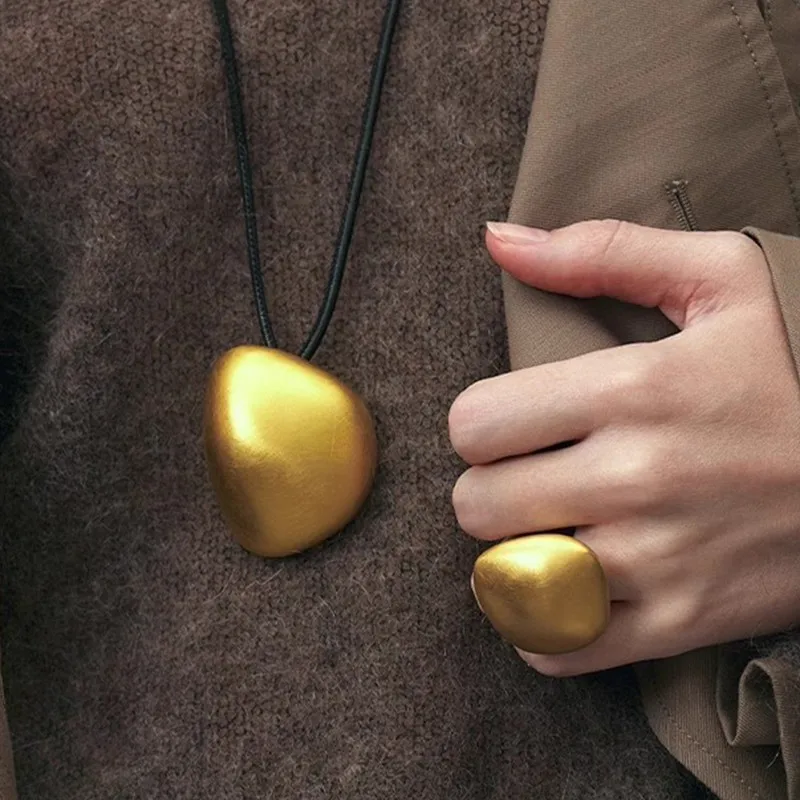 Винтажные металлические серьги-гвоздики Franch с геометрией неправильной формы для