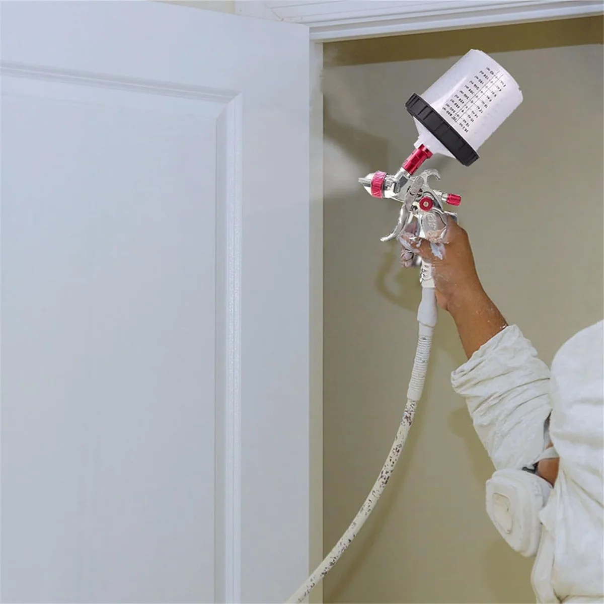 Вкладыш для чашки смешивания распылителя краски и система крышек распылителей