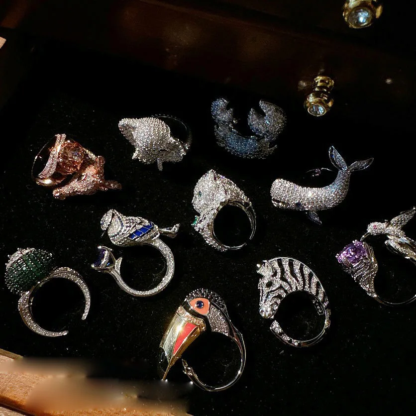 

2023 Women Sotheby's Woodpecker Gem Ring Tropical Rainforest Plated 18K Gold Piano Black Gradient Zebra Zirconia