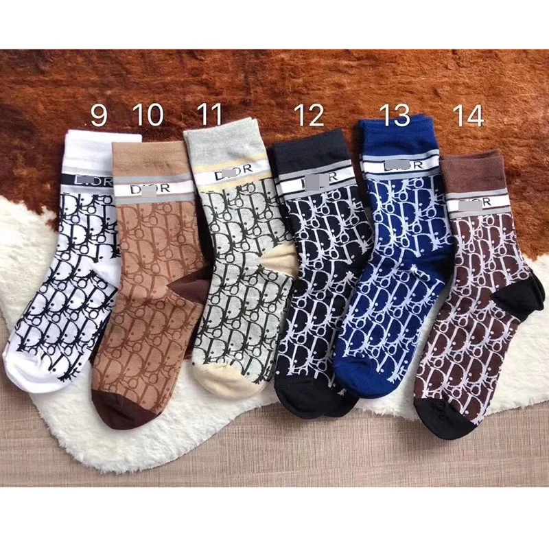 

Female Socks In Japan and South Korea Fashion Tube Socks In Europe and The United States Street Lovers Cotton Socks Letter