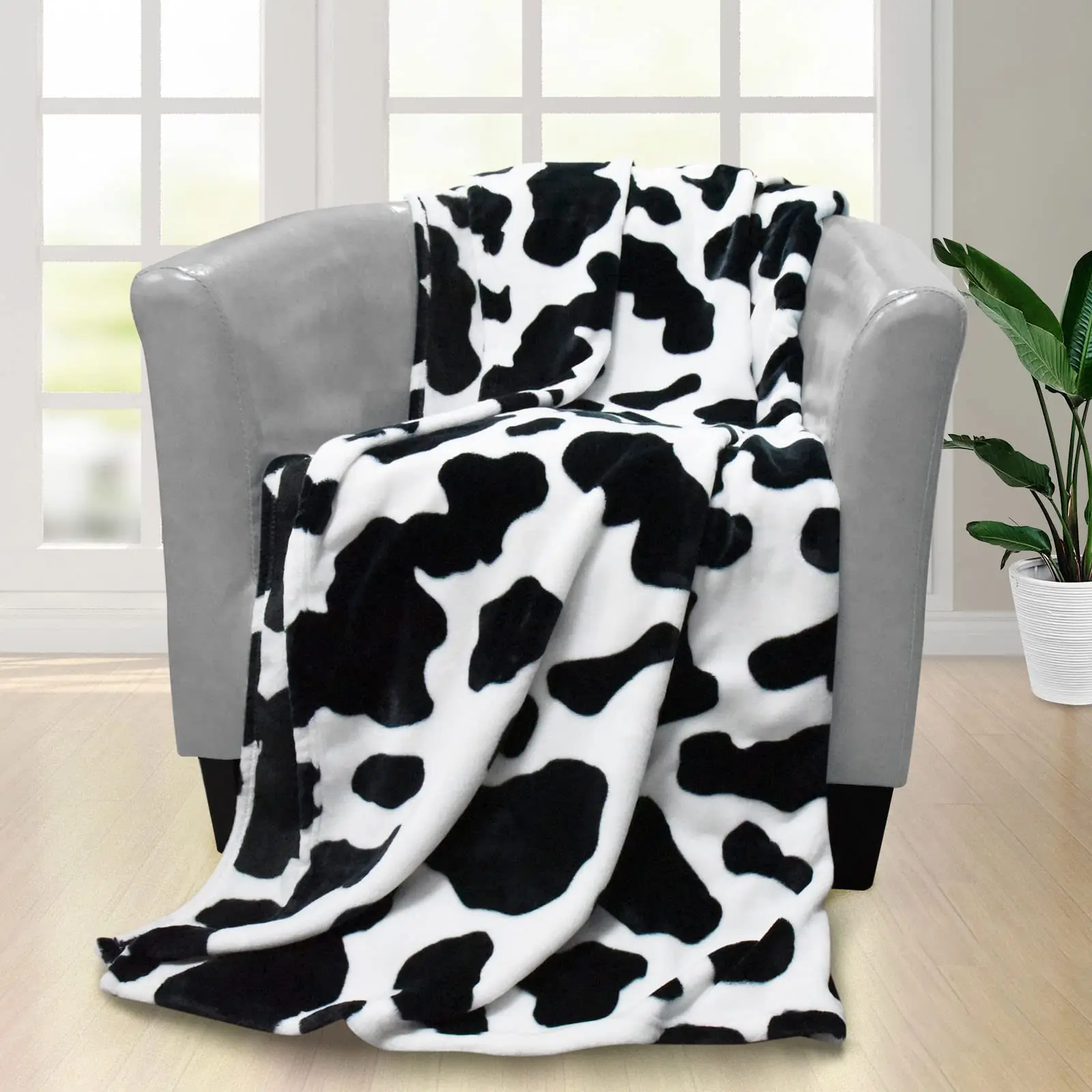 Cow Print Blanket Black White Bed Cow Throw Blankets Soft Sofa Cozy Warm Plush Gifts for Bedroom Decor Highland Cattle Bedspread