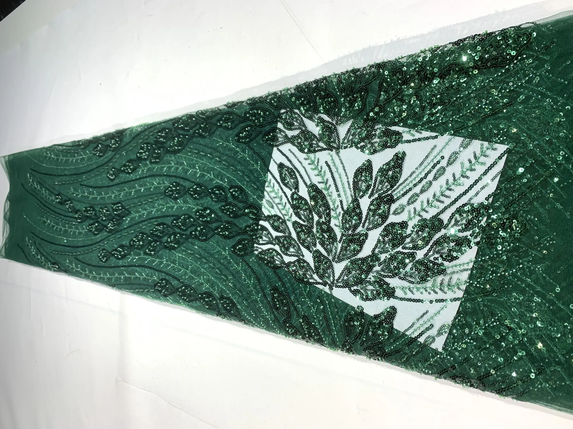 

2023 Latest Nigerian GREEN Lace Fabric African Tulle Lace Luxury Handmade Bead sequins Fabric For Fashion Wedding Evening Dress