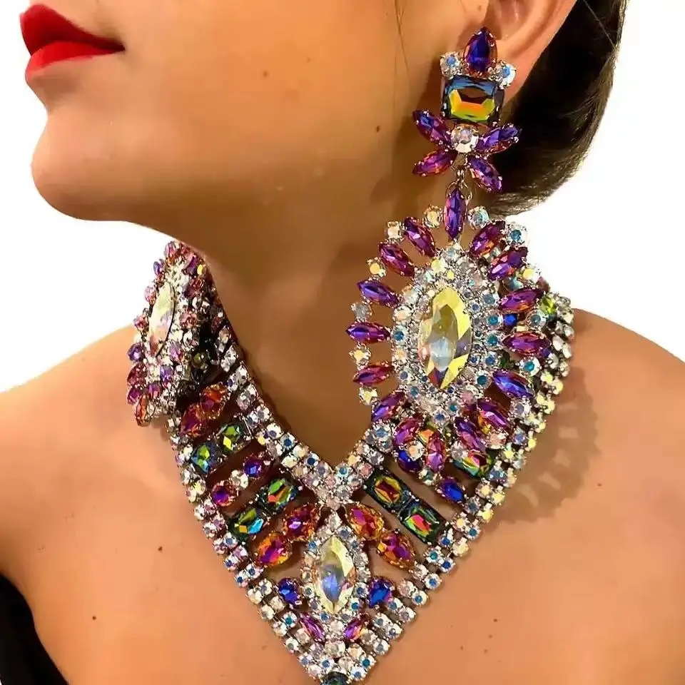 

Роскошный свадебный комплект ювелирных изделий для женщин свадебный ужин Сверкающее кристаллическое ожерелье с подвеской серьги-капли аксессуары Оптовая продажа