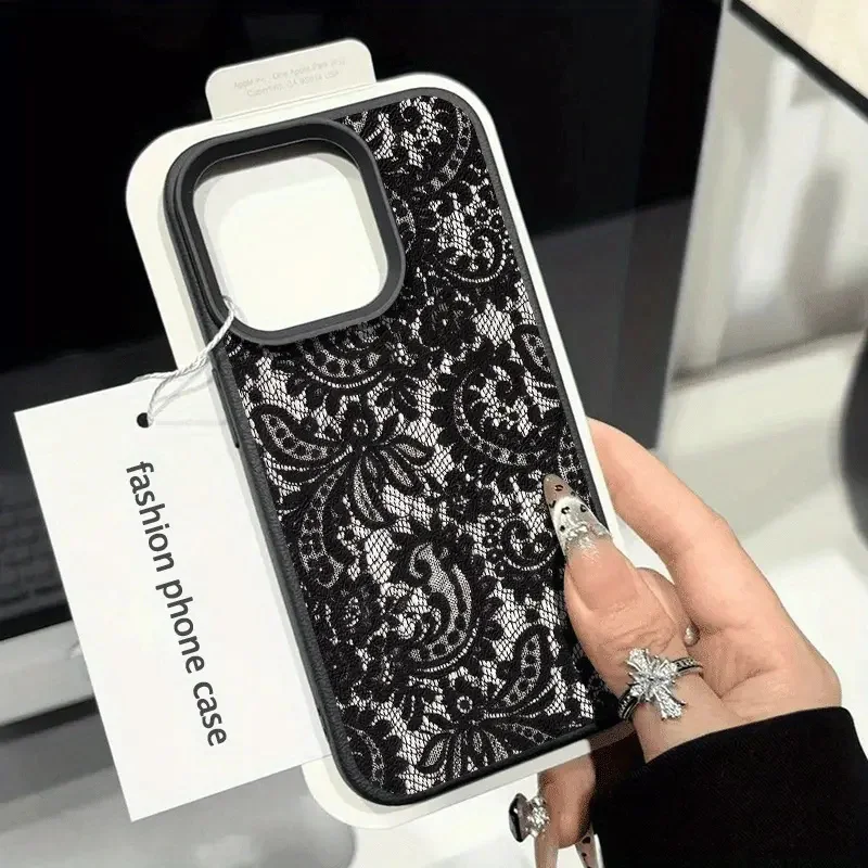 Фото Чехол с кружевным узором для iPhone 11 12 13 14 15 16 17 18 Pro Max, силиконовый, ударопрочный, с персонализированным принтом и защитой камеры. №2