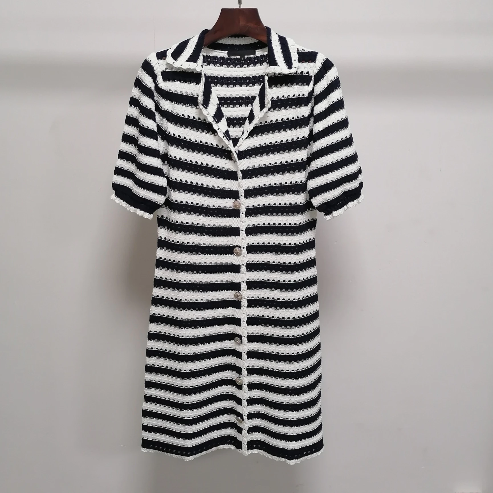 

Женское трикотажное платье в полоску, платье в полоску с цветочным узором, V-образным вырезом и коротким рукавом, весна-лето 2022