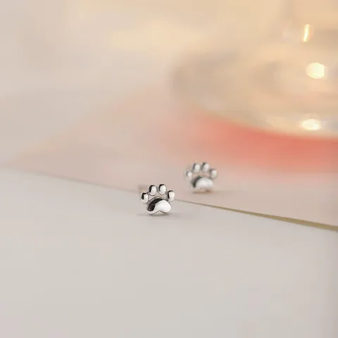 Серебряные серьги-гвоздики с кошачьими лапками