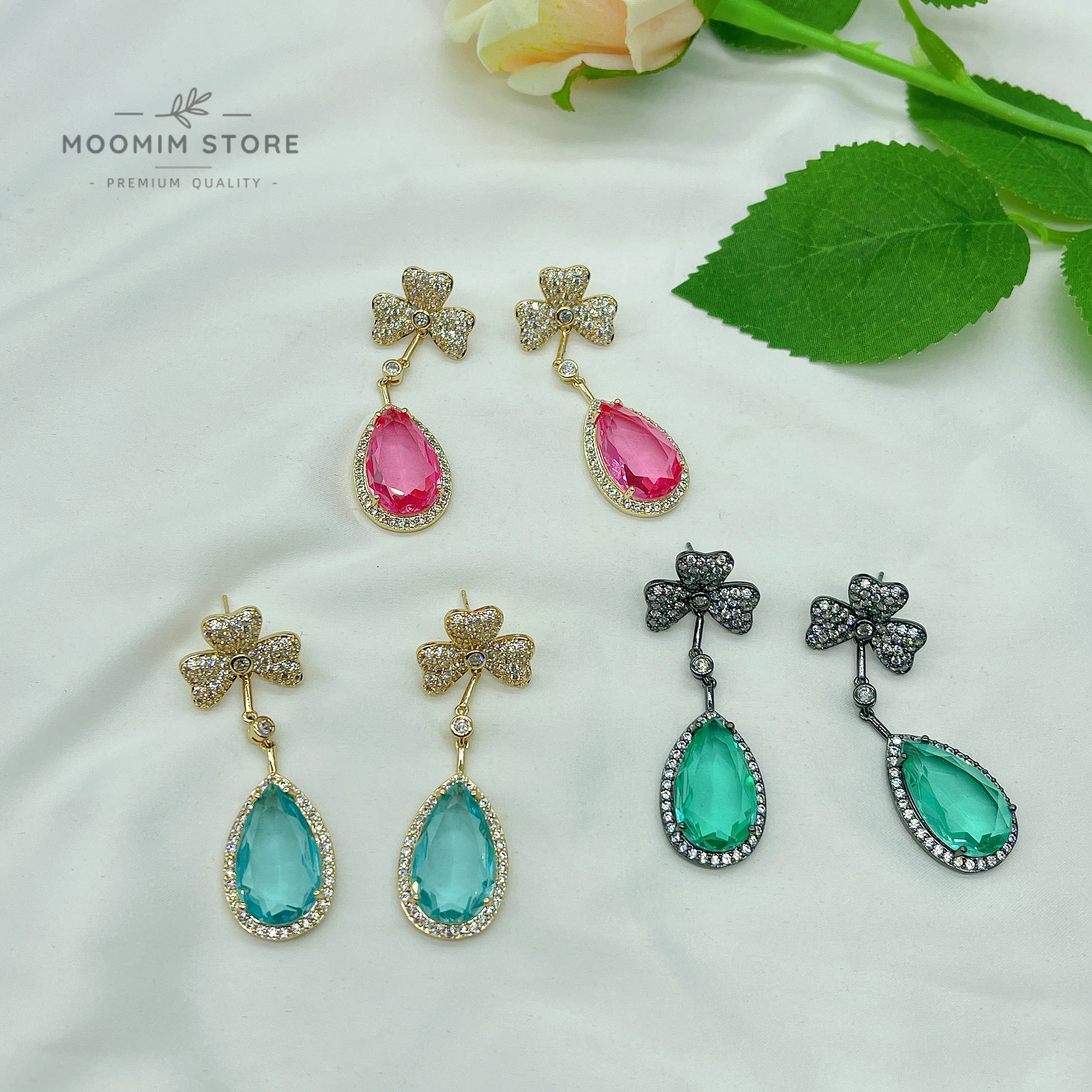 

Серьги-подвески с инкрустацией из фианита