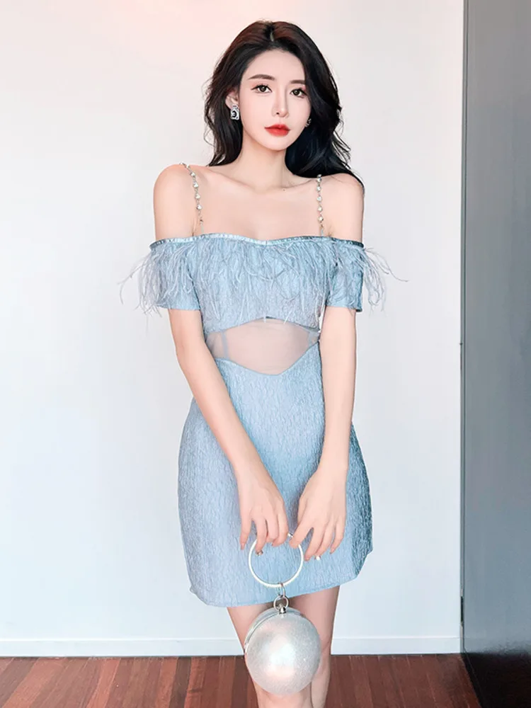 

Женское летнее платье с открытыми плечами и коротким рукавом