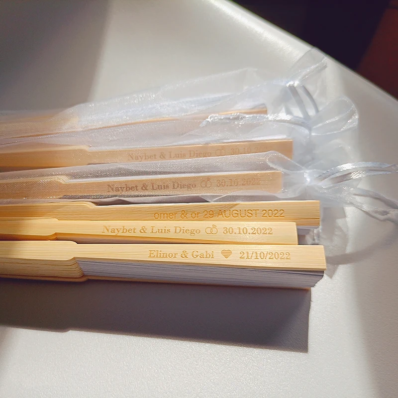 

Personalized Wedding Fan White Folding Elegant Paper Hand Fan Wedding Favor Bride Custom Hand Fan Gift with Organza Bag Mariage