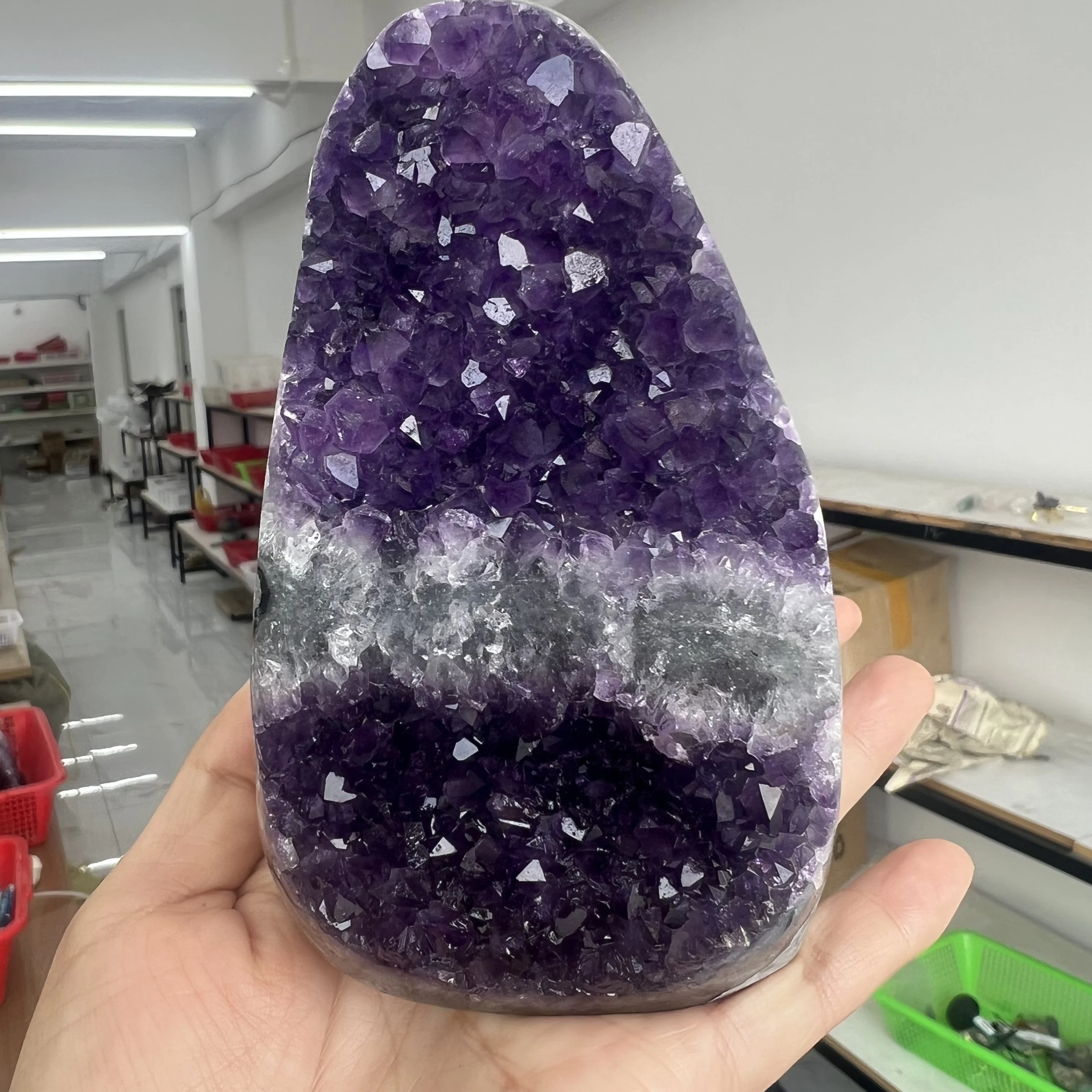 Аметистовый кварцевый кластер ACSDVOCATE