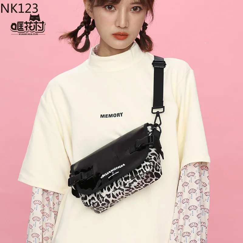 

2022 Creative niche bag student personality messenger mobile phone bag PU small bag street fashion leopard print small satchel