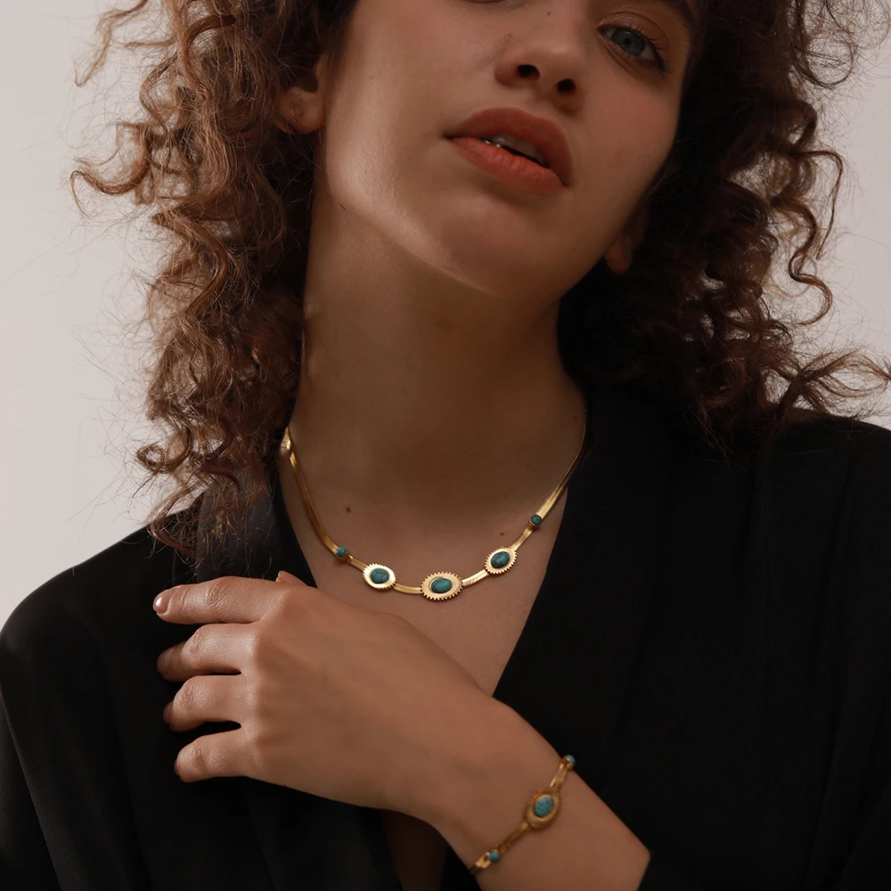 Женский ювелирный комплект из колье и браслета нержавеющей стали |